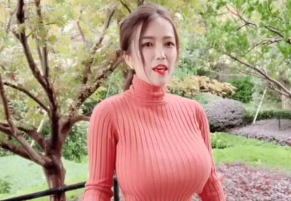 阿姨：我年輕漂亮憑什麼AA;76歲大爺：年輕漂亮不能當飯吃