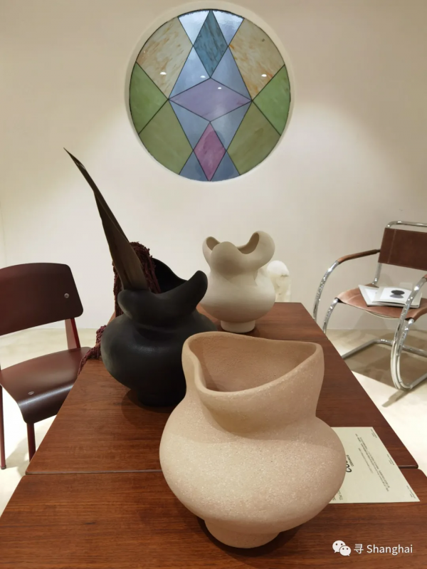 在莫蘭迪色的洋房裡看中古傢俱展