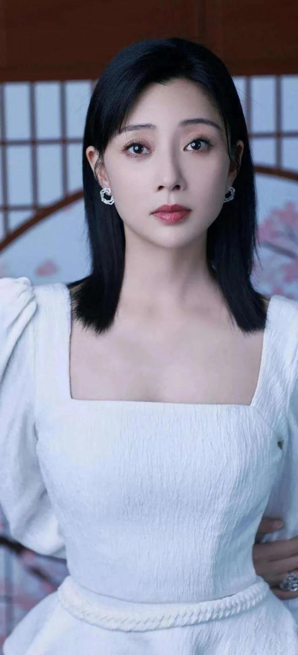 黃小蕾和殷桃美圖｜黃小蕾和殷桃長得也太像了，你能分辨出來嗎？