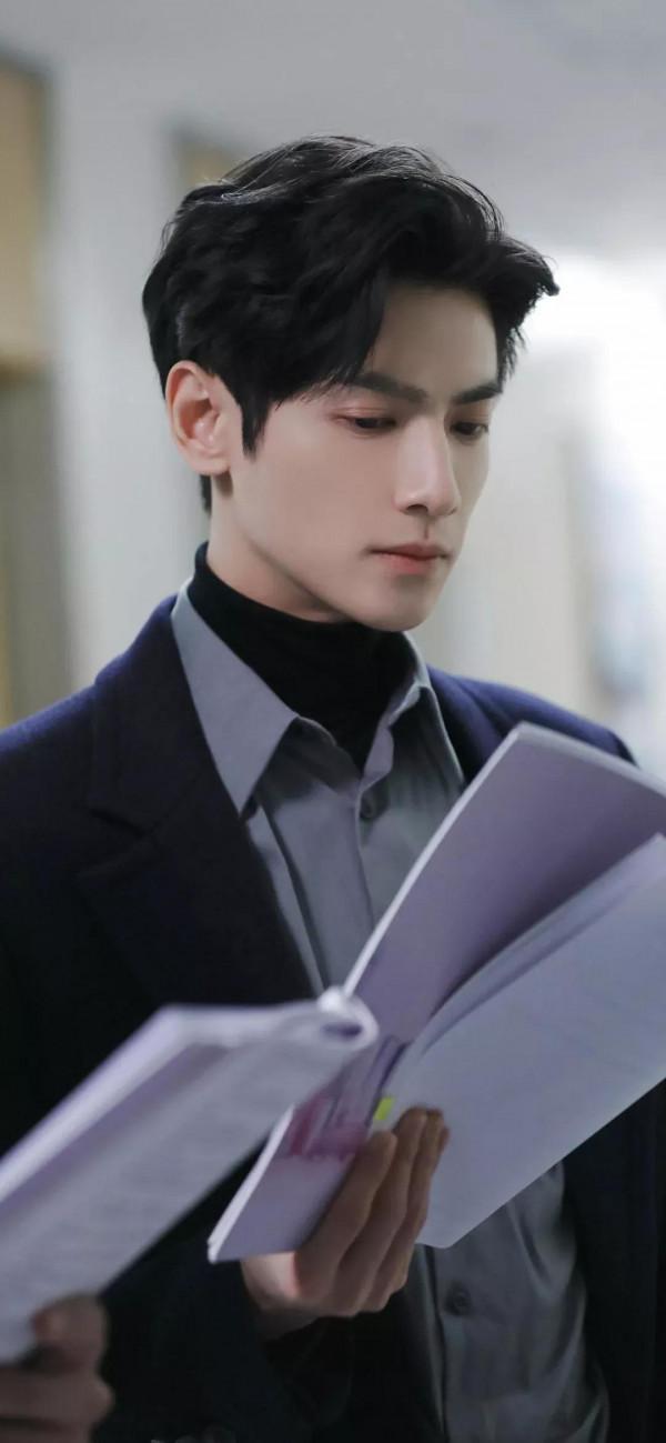 羅雲熙明星桌布：你的眼神在溫柔些，月亮會融化，我也會