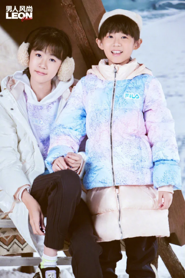 陸毅一家四口合體拍大片!他留鬍子變糙漢,倆女兒穿羽絨服超可愛 陸毅一家四口合體拍大片!他留鬍子變糙漢,倆女兒穿羽絨服超可愛