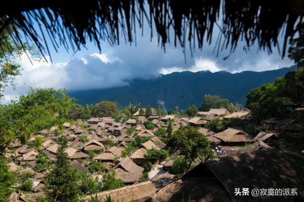 中國最後的&OpenCurlyDoubleQuote;原始部落&rdquo;，盡毀滅於火中