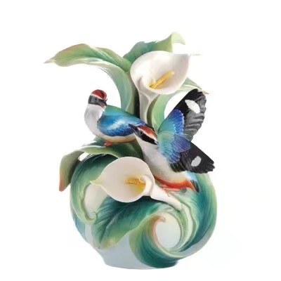 瓷器花樣新玩法,美得讓人目不轉睛。(法藍瓷) 瓷器花樣新玩法,美得讓人目不轉睛。(法藍瓷)