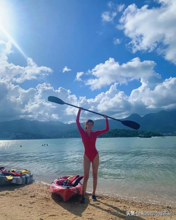 香港娛樂圈女神齊爬山,梁洛施、黎姿、李嘉欣、陳茵媺罕曬素顏照 香港娛樂圈女神齊爬山,梁洛施、黎姿、李嘉欣、陳茵媺罕曬素顏照