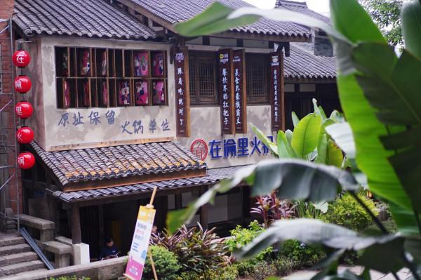 重慶十八梯涅槃重生，國慶遊客人山人海，堪稱重慶版清明上河圖