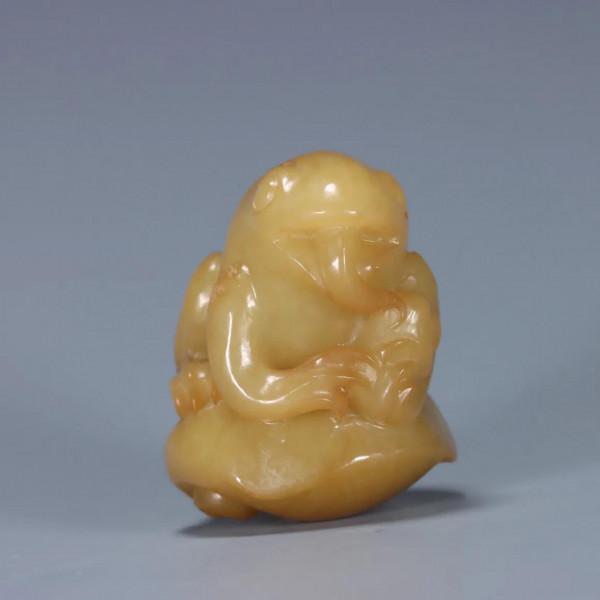 舊藏：和田白玉劉海戲金蟾把玩件
