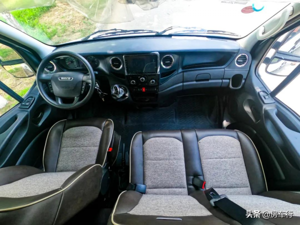 景宴-棲599 B型房車，靈活車身，舒適性可與C型車相比