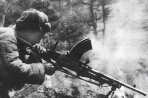 退伍老兵糧庫當警衛，首長路過遼寧縣城，發現竟是犧牲5年的戰友