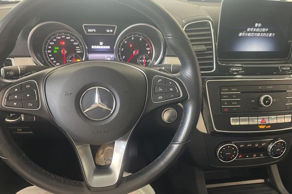 都說賓士的設計相當超前，三年的轎跑SUV報價58W，檢測後當場拿下