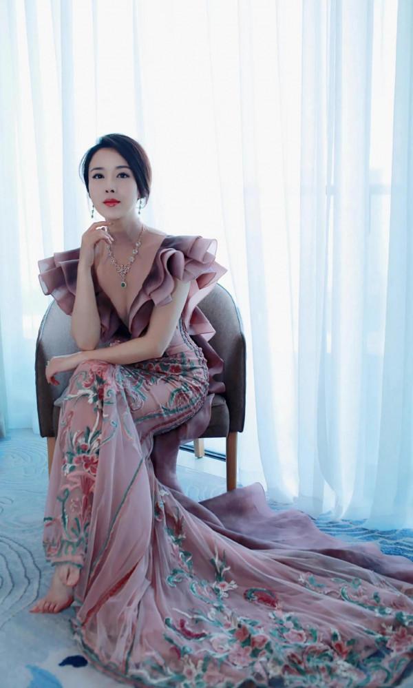 顏丹晨氣質桌布 顏丹晨氣質桌布