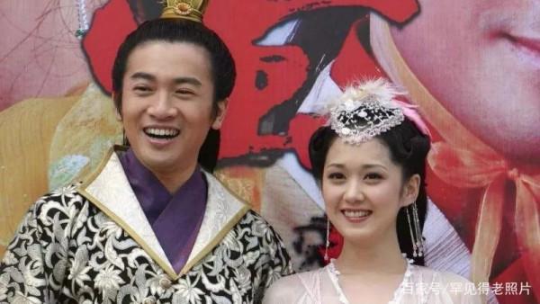 蘇有朋追她三年,她卻選擇嫁給普通老百姓。究竟為什麼? 蘇有朋追她三年,她卻選擇嫁給普通老百姓。究竟為什麼?