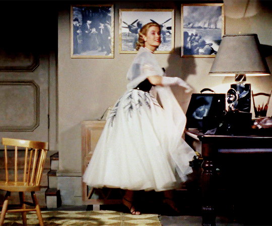 赫本和格蕾絲·凱利造型全方位對比:從銀幕穿搭到私服,你pick誰 赫本和格蕾絲·凱利造型全方位對比:從銀幕穿搭到私服,你pick誰