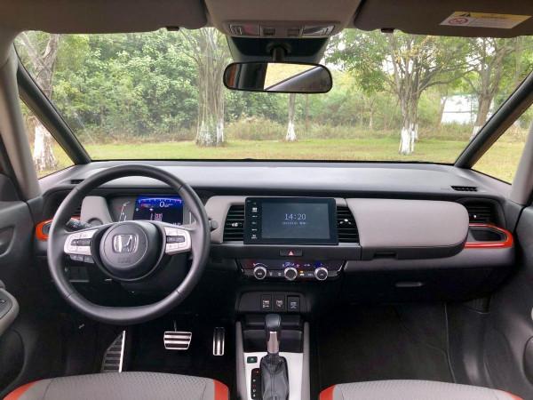 試駕斯柯達昕動！10萬元左右買兩廂車，它與飛度系如何選擇？