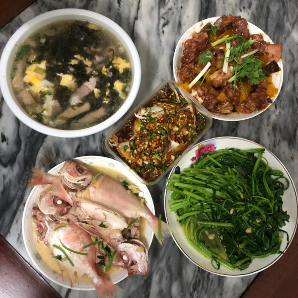 你現在是否側躺著玩手機呢?快出發看看外面的世界吧 你現在是否側躺著玩手機呢?快出發看看外面的世界吧