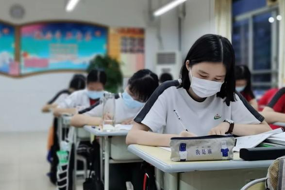 高三教室開空調,學生每天需要上交3元費用,家長:這收費合理嗎 高三教室開空調,學生每天需要上交3元費用,家長:這收費合理嗎