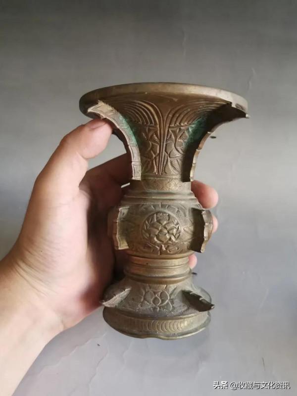 民國四出戟鏨刻團花銅花觚鑑賞