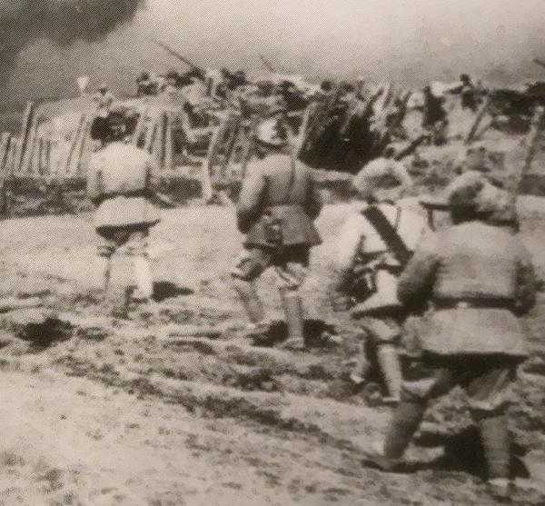 攻打黃維兵團，眾多將領紛紛請戰，陳賡託私人關係，劉鄧相視一笑