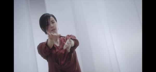 王菲新年後首次公開亮相！穿睡衣拍大片狀態封神，拍出頂奢大牌感