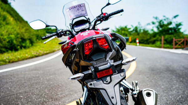 國產化,但依然很本田-CB400X靜態測評 國產化,但依然很本田-CB400X靜態測評