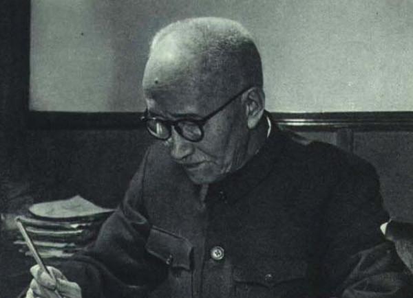 62年毛澤東宴請賓客，開席前故作神秘：有位客人是你們的頂頭上司