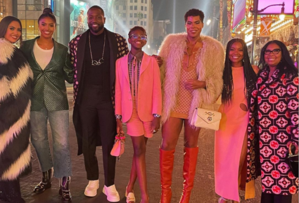 瓦妮莎看秀!與韋德一家團聚,魔術師兒子也來了,曬溫馨大合影 瓦妮莎看秀!與韋德一家團聚,魔術師兒子也來了,曬溫馨大合影