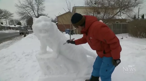 加拿大人玩個雪這麼&quot;卷&quot;了 2米關公雪中持刀 後院造百米雪道