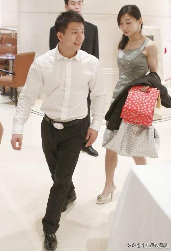 奧運冠軍陳一冰，與何雯娜有過一段戀情，今妻子漂亮女兒也很可愛