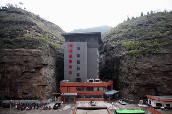 延安一酒店,建成有5年時間,夾在兩​個​大山之間,安全又新穎 延安一酒店,建成有5年時間,夾在兩​個​大山之間,安全又新穎