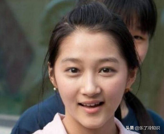 關曉彤“真人”長啥樣？素顏好漂亮，難怪鹿晗想娶回家