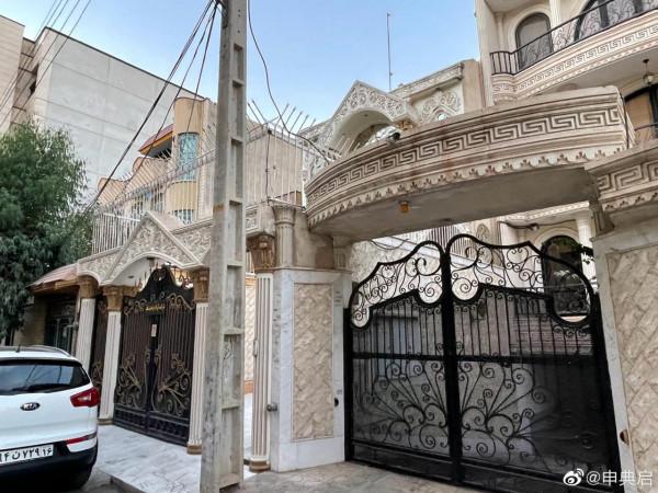 庫姆是什葉派的聖城,貧富差距較大,收入低也保護了傳統手工業 庫姆是什葉派的聖城,貧富差距較大,收入低也保護了傳統手工業