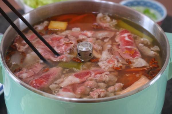 秋天的第一頓火鍋,是九歲的女兒給準備的,朋友:小棉襖就是貼心 秋天的第一頓火鍋,是九歲的女兒給準備的,朋友:小棉襖就是貼心