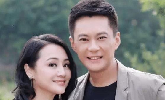 曹穎罕曬全家福，闢謠女兒傳聞並拒絕再生，10歲兒子已長成大帥哥