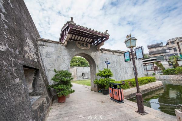 汕頭旅行發現奇特的環形城堡，城外還有護城河，已經一百多年