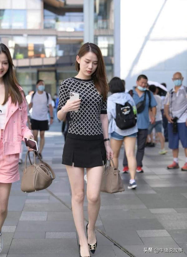 黑色麻紋上衣混搭黑色短褲也很美 黑色麻紋上衣混搭黑色短褲也很美