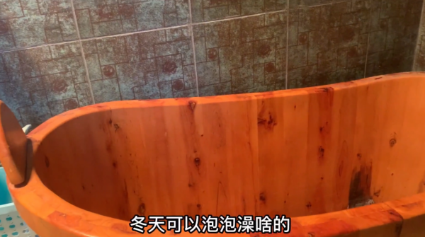 北京大爺把四合院裝成小田園 家裡收藏的青花瓷價值上億