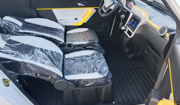 迷你小電動,酷似宏光mini,呆萌可愛的四輪小車 迷你小電動,酷似宏光mini,呆萌可愛的四輪小車