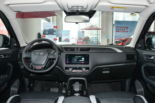 配備1&period;6T發動機，百公里油耗6&period;9L，2021款觀致5實力怎麼樣？