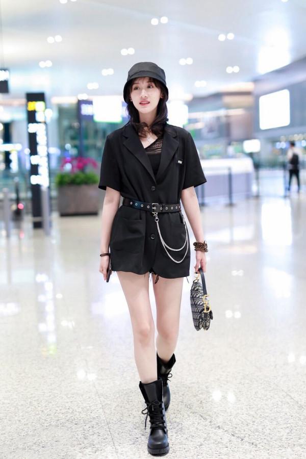 袁冰妍到底想什麼,短褲配羊羔毛皮靴還露腿,這造型有點摸不透 袁冰妍到底想什麼,短褲配羊羔毛皮靴還露腿,這造型有點摸不透