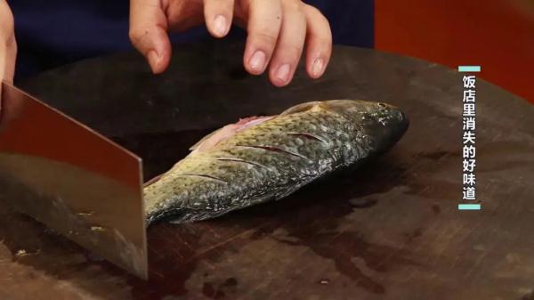 燜酥魚這樣做，一上桌就被搶光！魚骨、魚刺都能嚼著吃，太香了