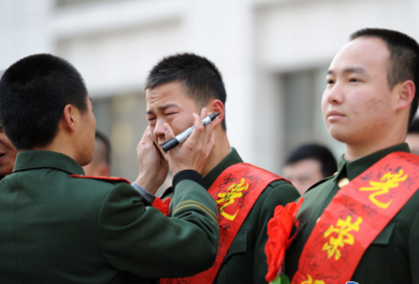 40萬退伍費和編制崗位，該怎麼選？軍人的答案出奇一致