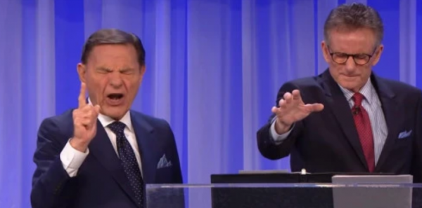 死也不打疫苗，還狂開新冠派對，為什麼只有美國人越來越“反智”