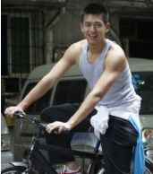 “沒那火命”李現的逆襲史，磨鍊十年，逆天改命意外做成“頂流”