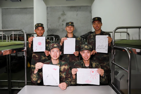 “龍宮”深處,官兵們最大的渴望就是見一見太陽 “龍宮”深處,官兵們最大的渴望就是見一見太陽