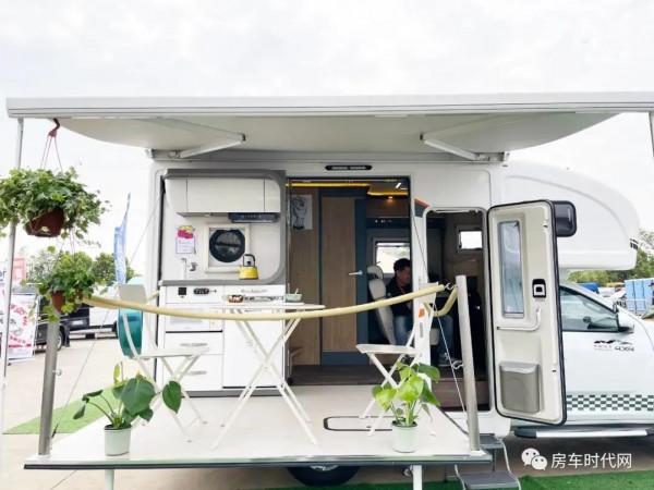 中道「峻道系列」陽臺款房車丨可移動的“露臺”＋內外兩用廚房