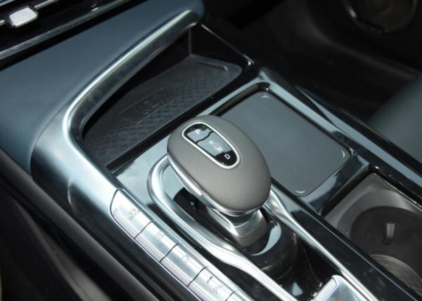 可加油可充電，零百加速4.5秒，嵐圖FREE購車手冊