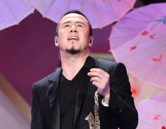 楊坤離開好聲音後 淪為三線男星成為路人，他是怎麼走到這一步的？