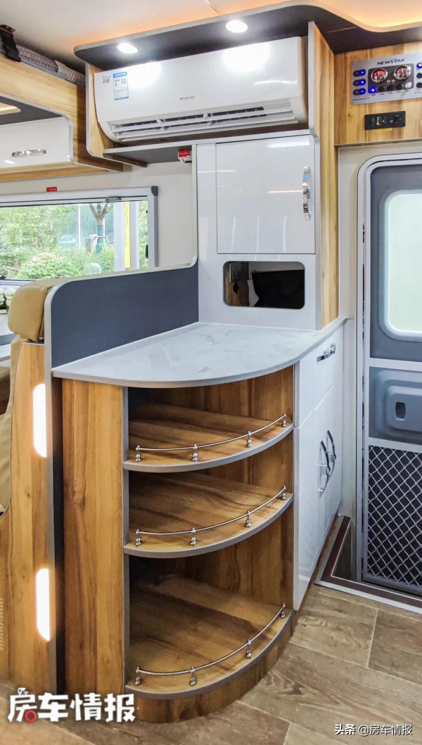 全鋁車身房車來了,小頂造型透過性好,比競品多一張床能住更多人 全鋁車身房車來了,小頂造型透過性好,比競品多一張床能住更多人