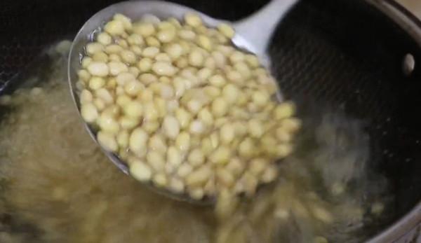 黃豆不要再打豆漿了,試試這種新做法,酥脆鹹香,全家人都愛吃 黃豆不要再打豆漿了,試試這種新做法,酥脆鹹香,全家人都愛吃