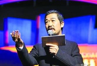 66歲的張國立吃夜宵排場大,步履緩慢顯老態,身體狀況引人擔憂 66歲的張國立吃夜宵排場大,步履緩慢顯老態,身體狀況引人擔憂