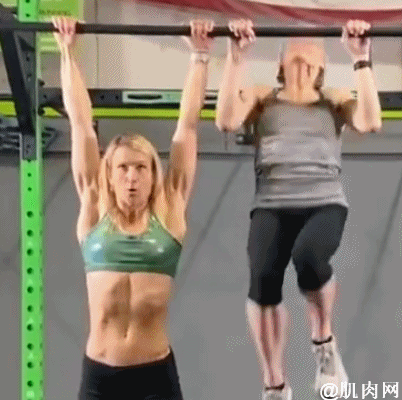 67歲奶奶一口氣拉10個引體向上,這實力可能猛男看了都佩服 67歲奶奶一口氣拉10個引體向上,這實力可能猛男看了都佩服